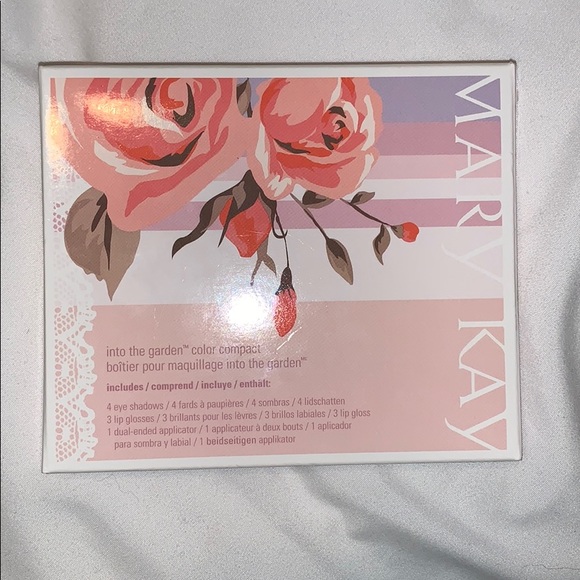 Mary Kay Other - Brand new Mary Kay color compact